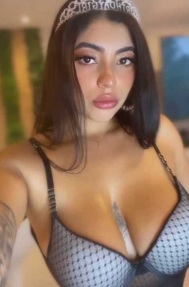 Angel Maria - @angelmaria666 - Virgen Católica OnlyFans modelo sexy foto usando sujetador