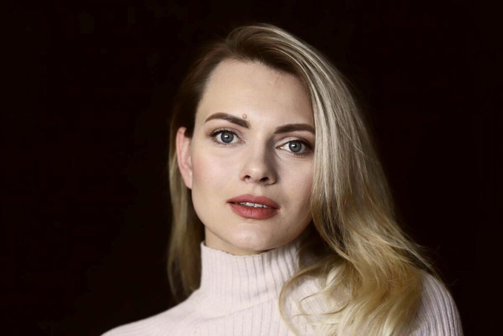 Margot Robbie OnlyFans lookalike Anastasyia Princhina Zaharova closeup picture.