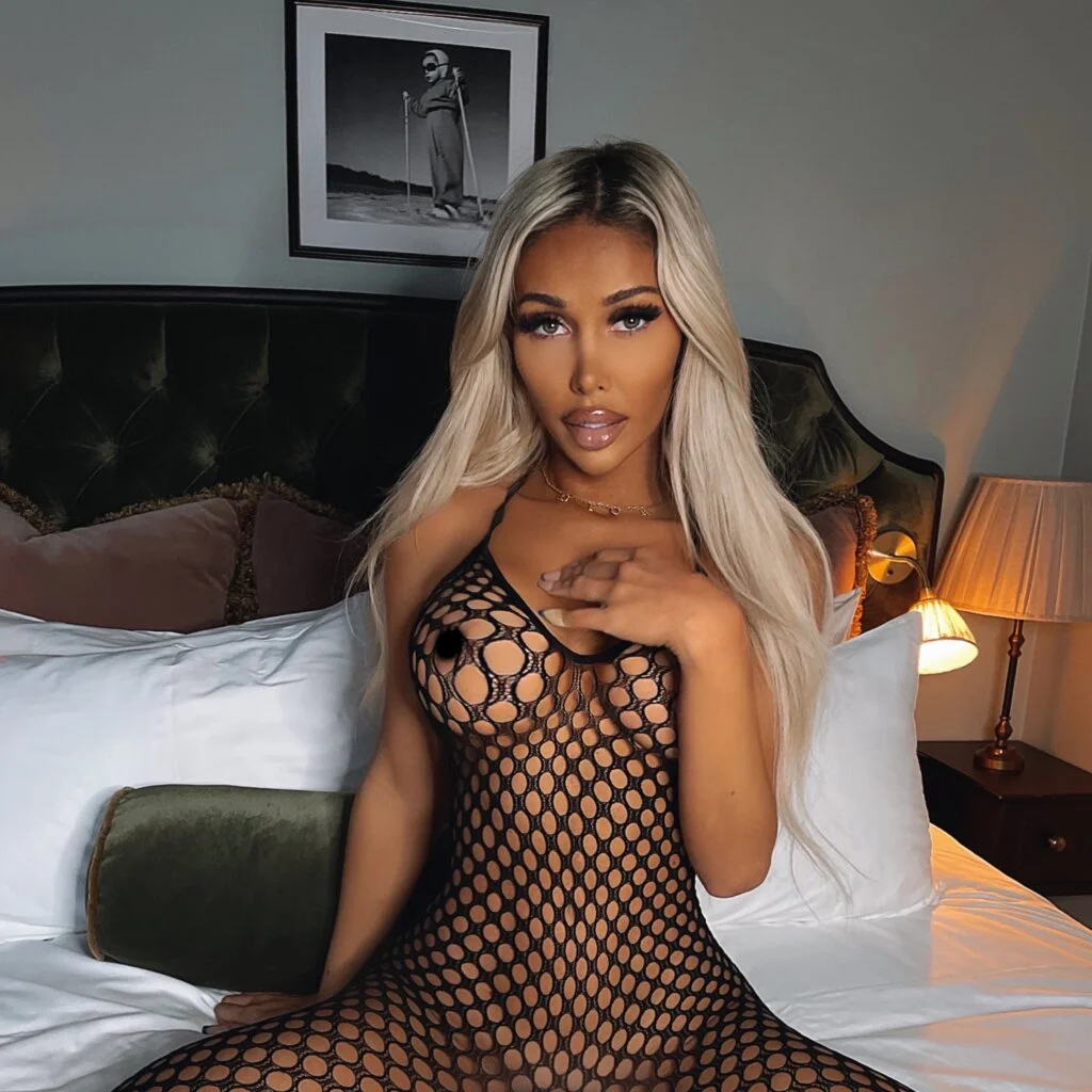 Caroline Nitter @notsoordinarycc Norwegian Onlyfans ebony girl in a sexy revealing net outfit